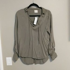 Green medium long sleeve